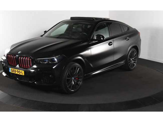 BMW X6 - M50i Black Vermilion
