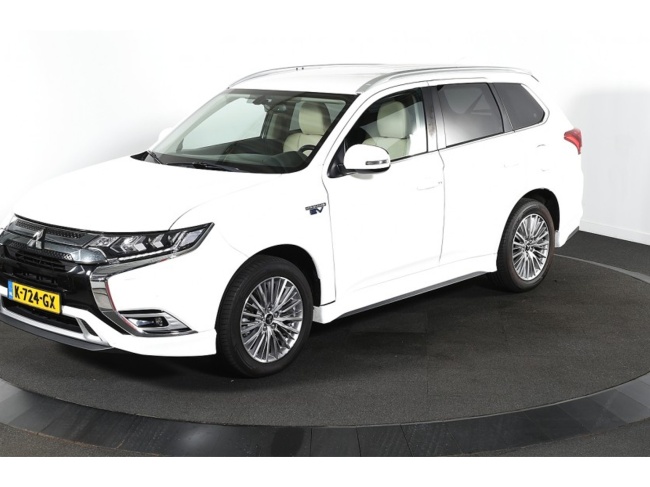 Mitsubishi Outlander - 2.4 PHEV Pure+