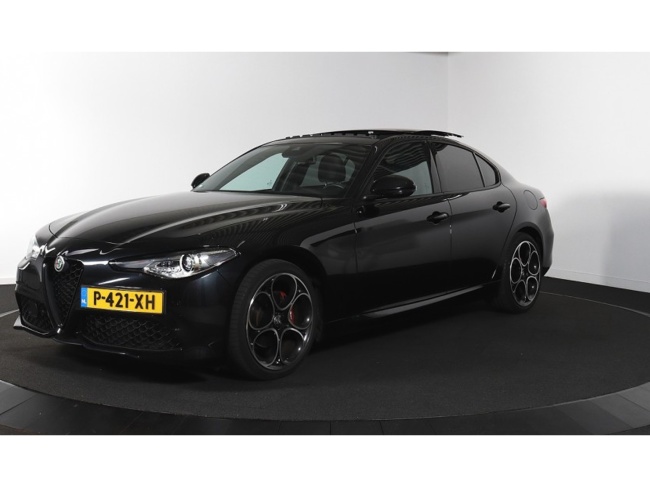 Alfa Romeo Giulia - 2.0T Sprint 201PK Pano